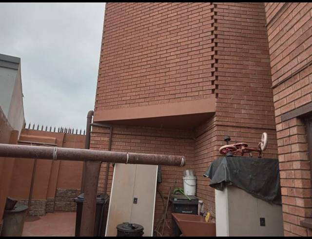 4 BEDROOM HOUSE FOR SALE IN HOSPITAL VIEW